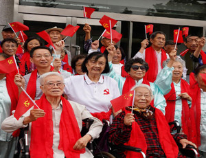金属所举办离退休职工“庆祝建党100周年暨我和党旗合个影”健身走
